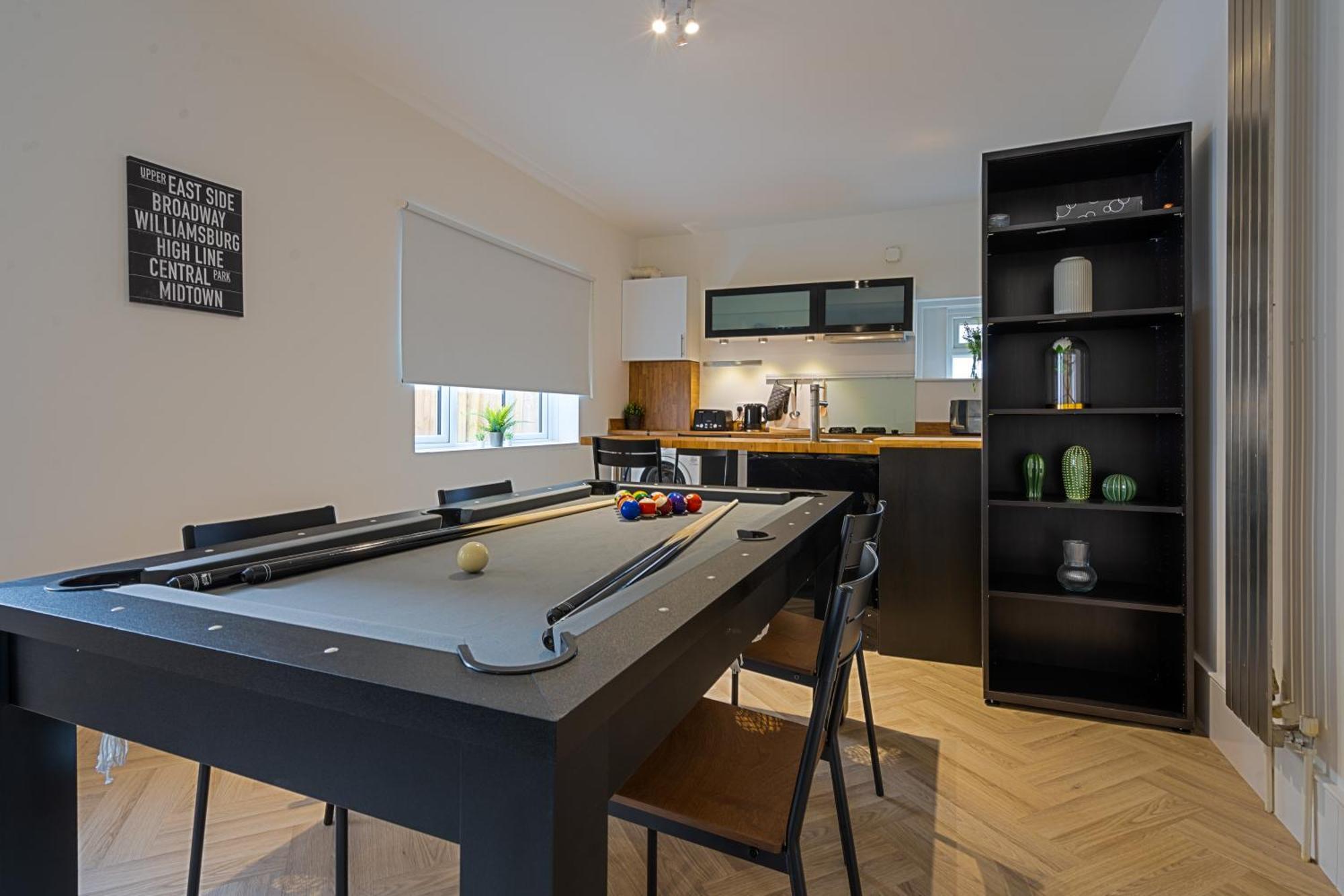 Contractors & Relocators Pool Table Flat 2bed Wifi