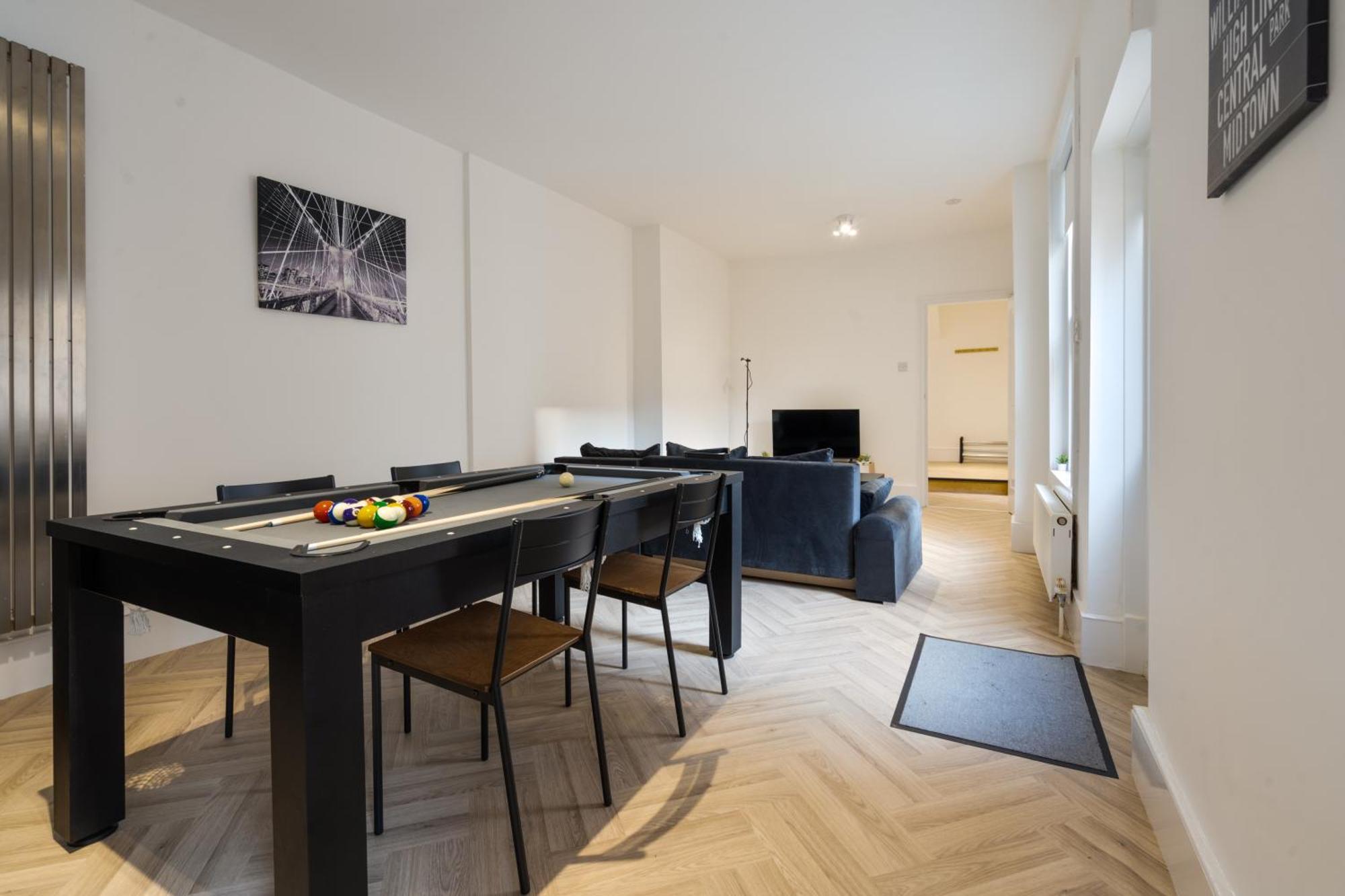 Contractors & Relocators Pool Table Flat 2bed Wifi Apartment London