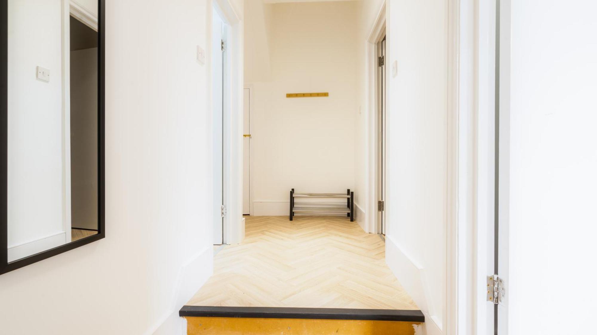 Apartment Contractors & Relocators Pool Table Flat 2bed Wifi