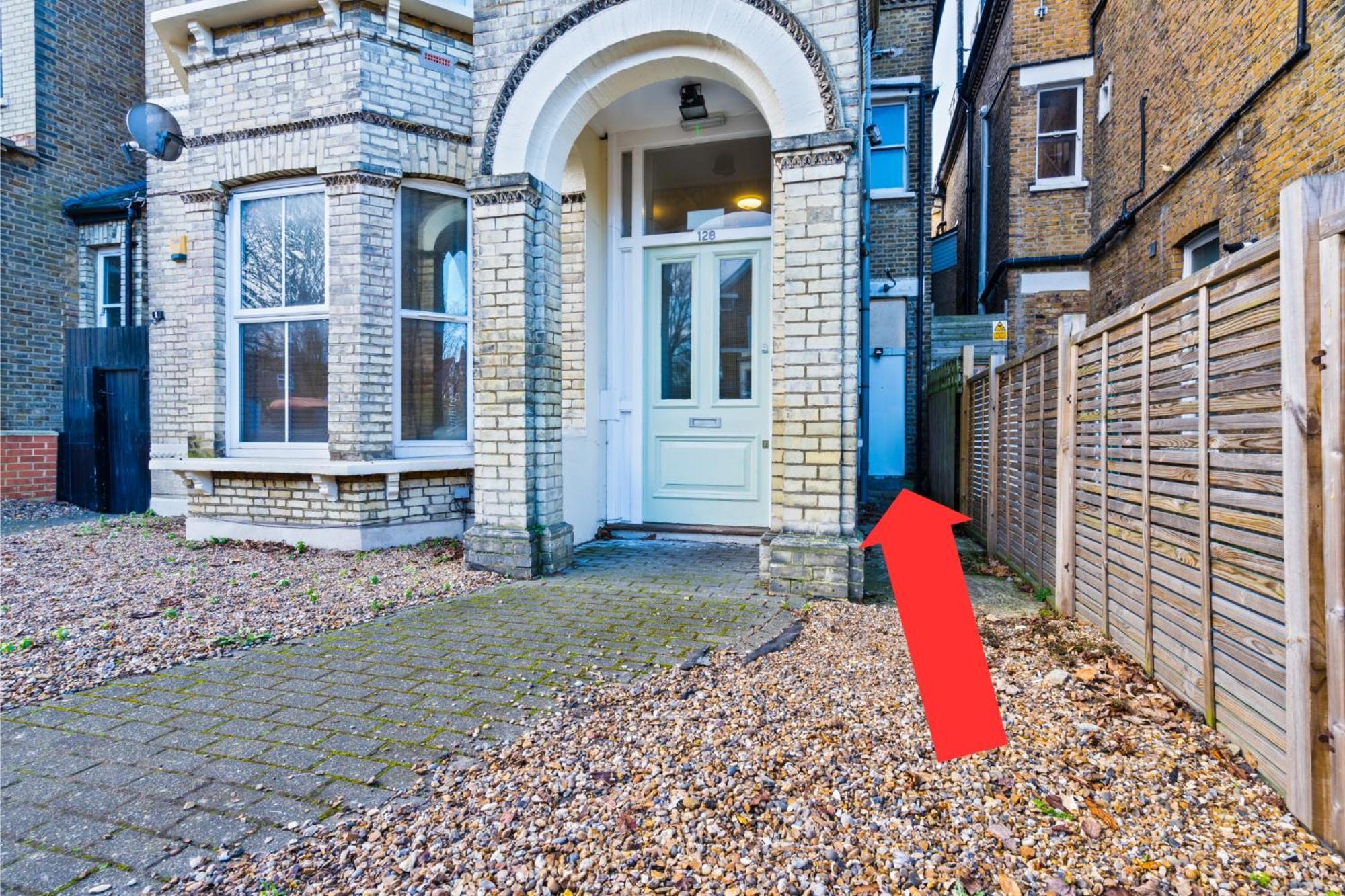 Contractors & Relocators Pool Table Flat 2bed Wifi London