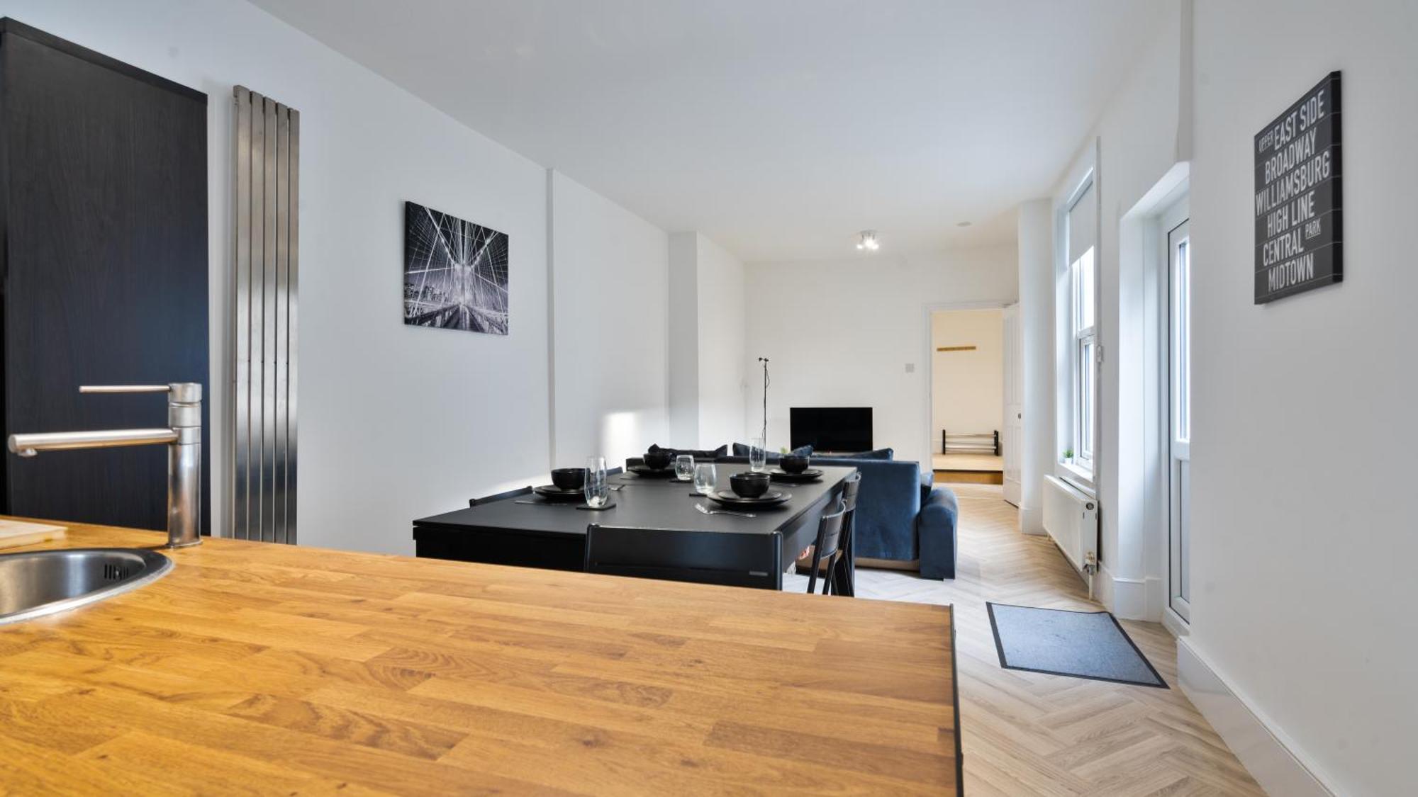 Apartment Contractors & Relocators Pool Table Flat 2bed Wifi *